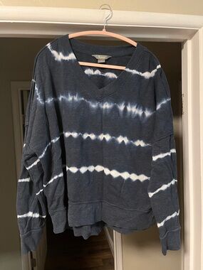 Natural Reflections Navy and White Tie-Dye V-Neck Sweater